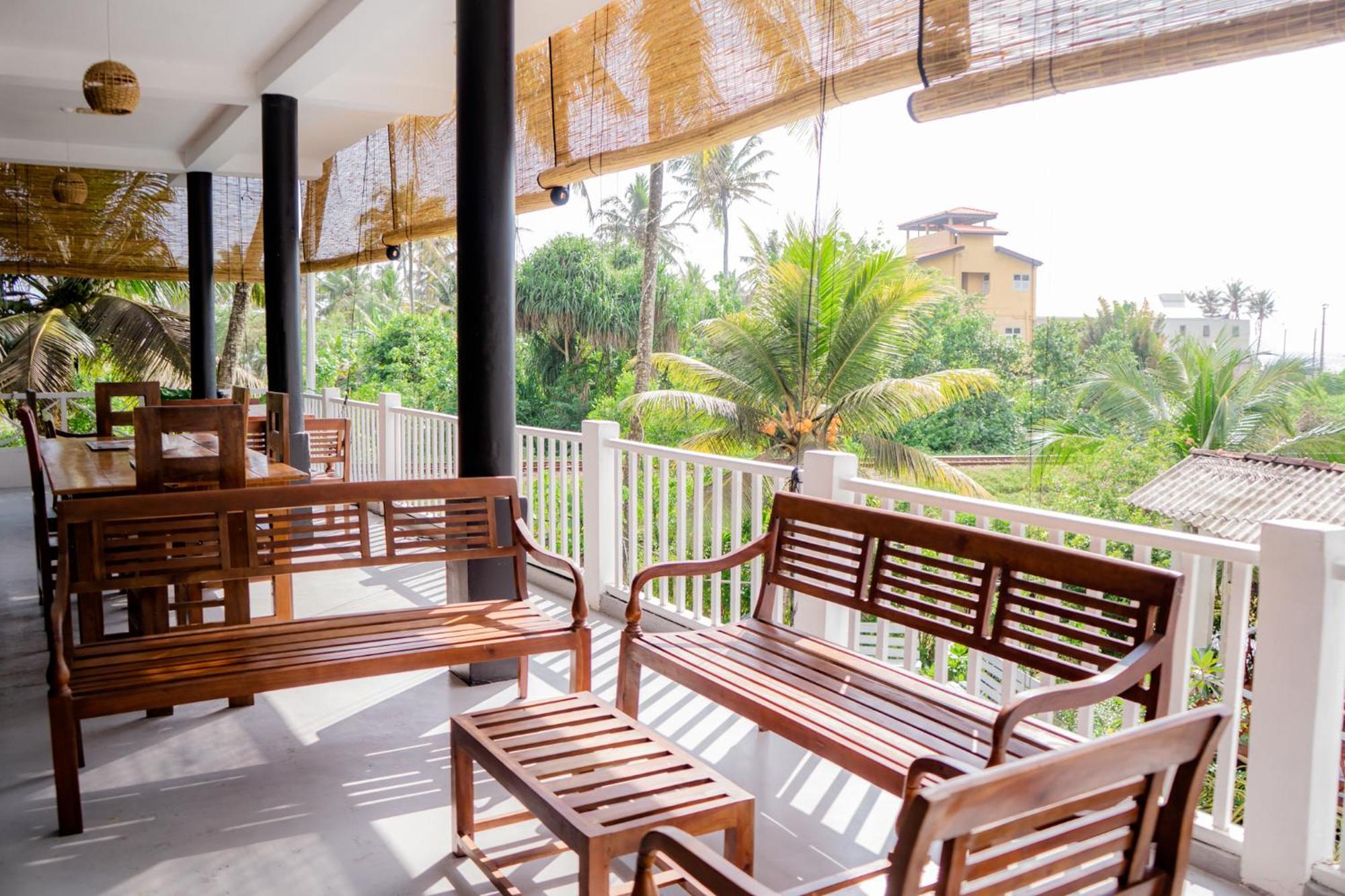 Bed and Breakfast Asanka Surf House & Resturant Midigama East Zewnętrze zdjęcie