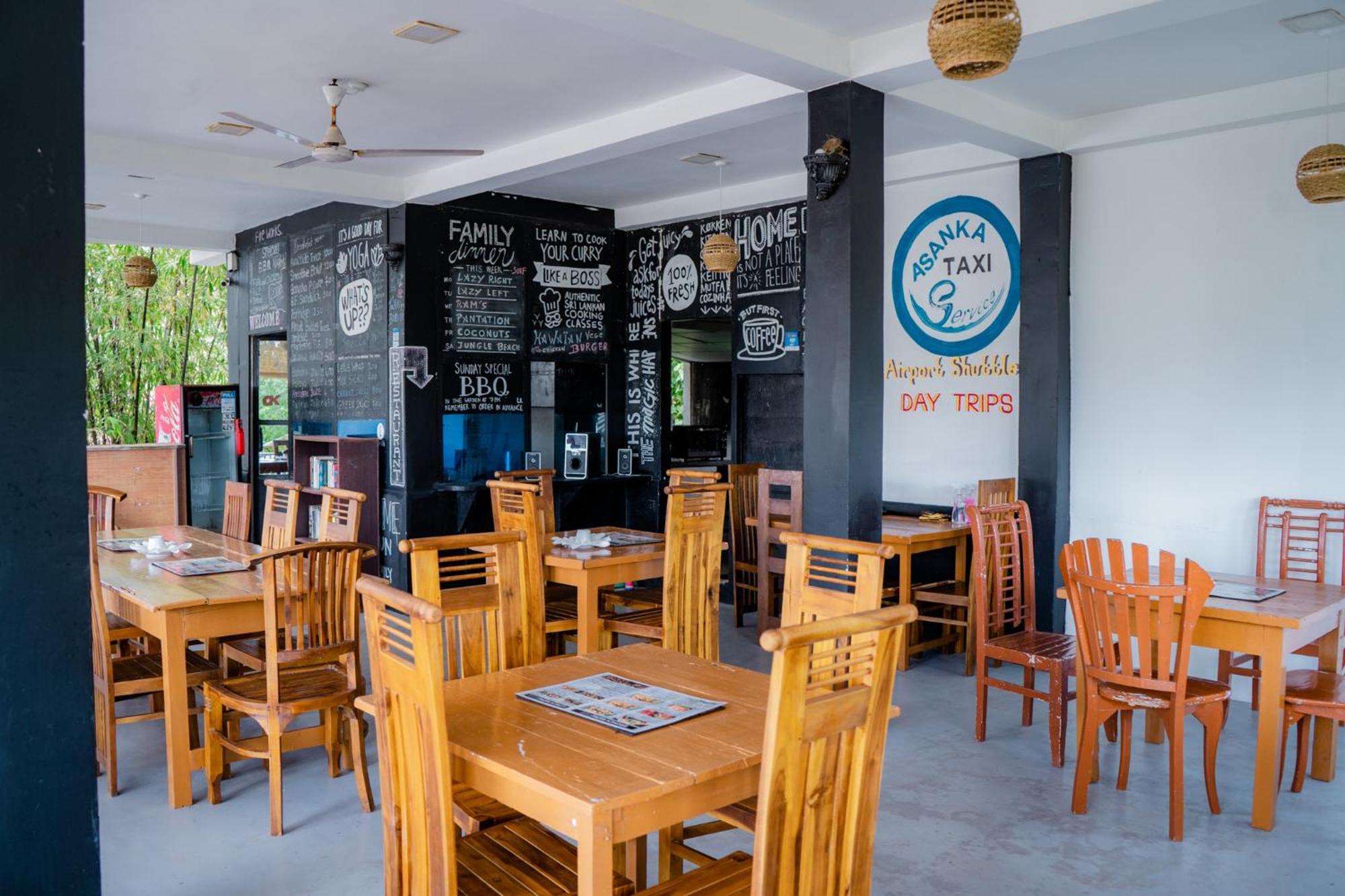 Bed and Breakfast Asanka Surf House & Resturant Midigama East Zewnętrze zdjęcie