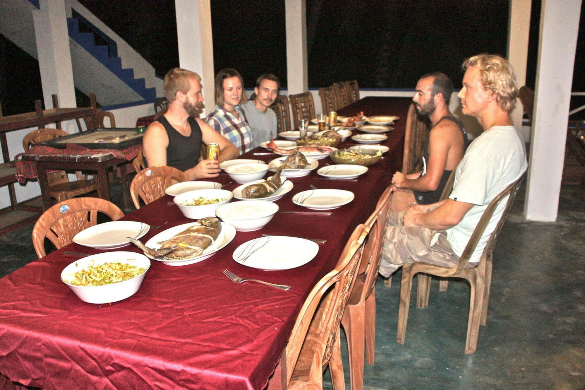 Bed and Breakfast Asanka Surf House & Resturant Midigama East Zewnętrze zdjęcie