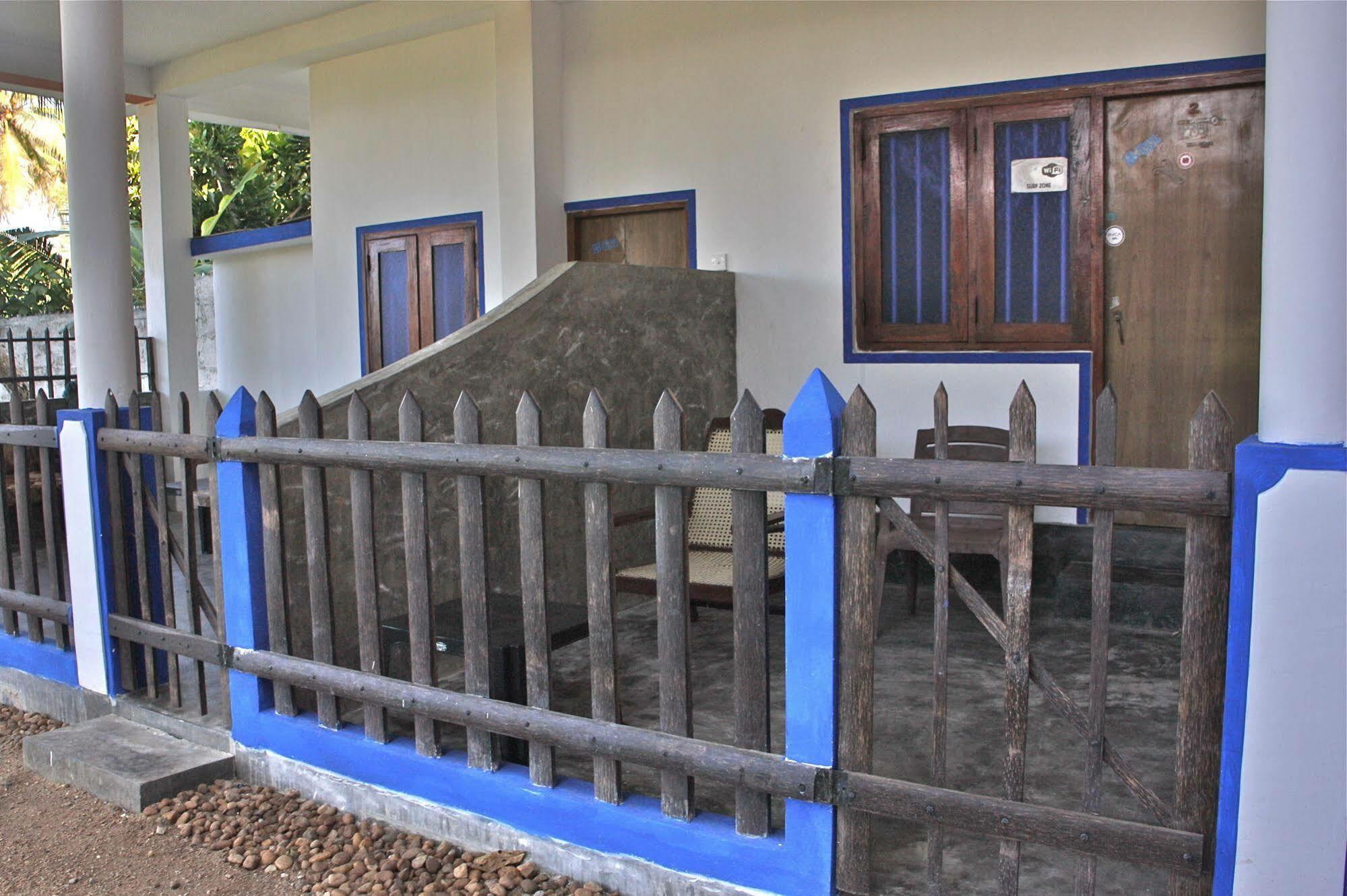 Bed and Breakfast Asanka Surf House & Resturant Midigama East Zewnętrze zdjęcie